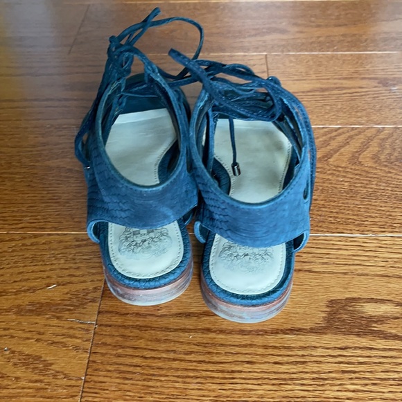 Vince can UTI reptile embossed lace up gladiator sandals - Picture 4 of 5